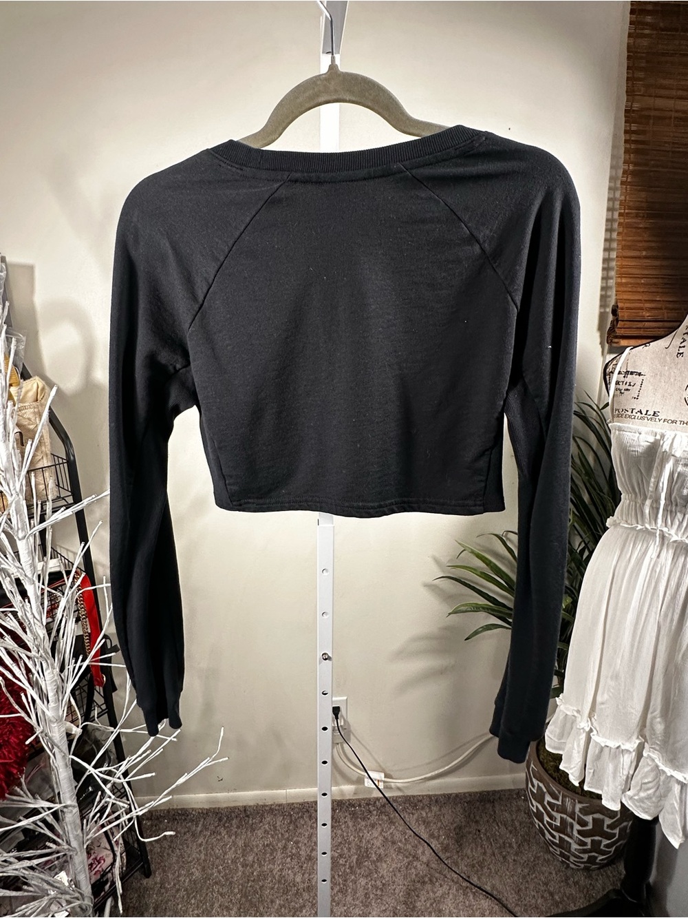 351. Gymshark Black Cropped Long-Sleeve Women's Top -Oversized - Picture 5 of 5
